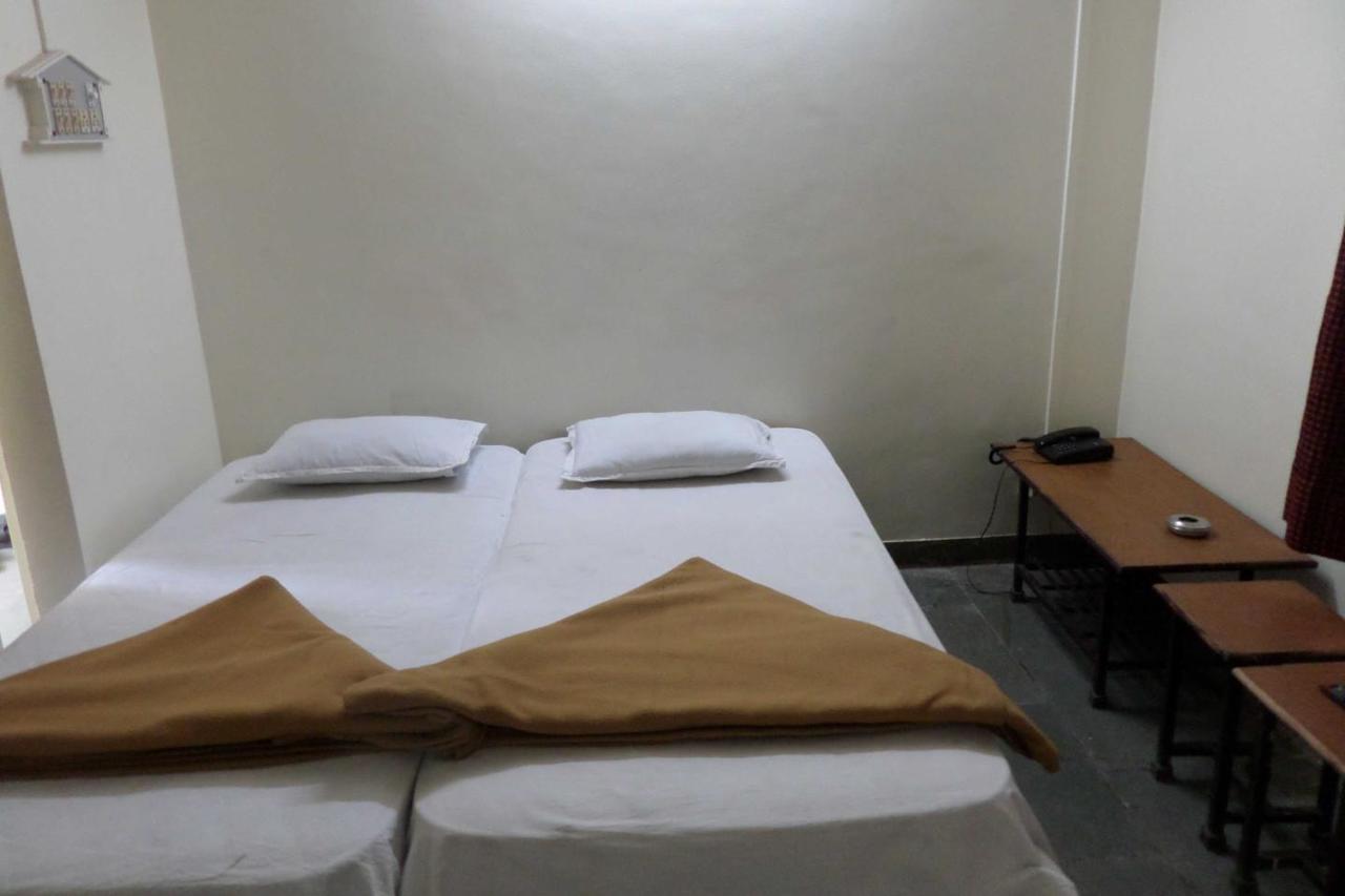 Parvat Lodge Ahmednagar Bagian luar foto