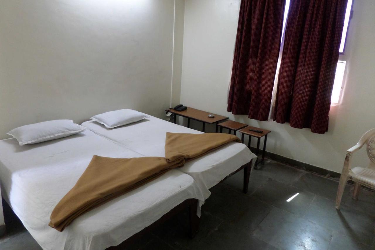 Parvat Lodge Ahmednagar Bagian luar foto